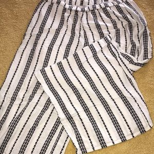 New York & Company woman’s casual pants.  Size L, white w/black Diamond pattern.
